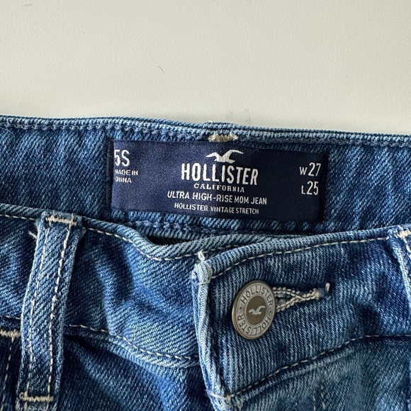 Hollister Patch High-Rise Jeans - Picture 3 of 3